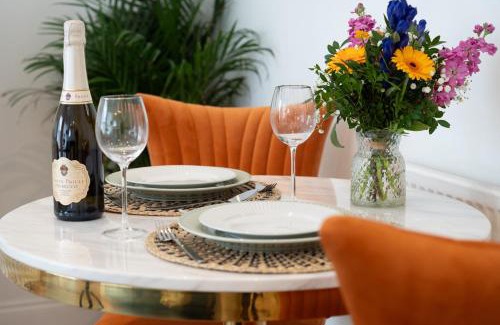 Luton Apartment | Discover Hatter's Haven: Your Perfect Getaway Awaits