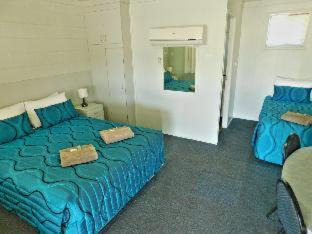 Hatton Vale Hotel | Relax at Hatton Vale Motel with Pool and Ocean Views