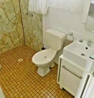 Hatton Vale Hotel | Relax at Hatton Vale Motel with Pool and Ocean Views
