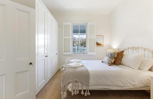 Leura House | Discover Hatton Ville Fireplace Village Near Beautiful Gardens