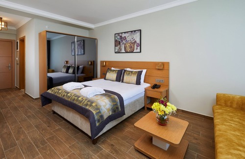Saray Hotel | Inviting Hattuşa Vacation Thermal Club Saray with Spa & Pool