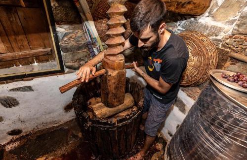 Lazanias House | Charming Hatzikyprianou Museum Studio - Guest Rated 9.8