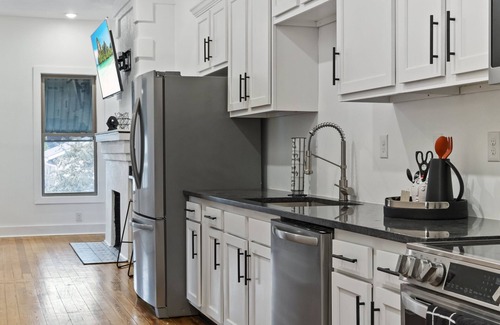 Schnitzelburg Apartment | HAUCK'S NEST in the heart of Germantown!