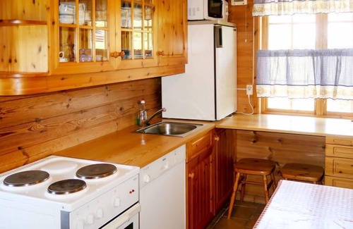 Forde House | Serene Haukedalspanorama: Lake Views & Spa Retreat Awaits