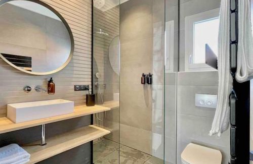 Saint-Pee-sur-Nivelle House | Haurren Zoriona - Maison Basque Moderne Climatisée avec Jacuzzi