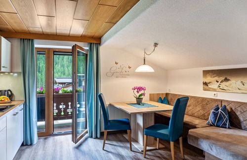 Madseit Apartment | Haus Alpenheim Apartment 1 with Balcony & Mountain View