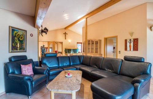 Lauf Apartment | Exceptional Family-Friendly Stay at Haus am Bächel