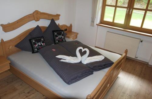 Blindau Apartment | Discover Haus am Dürrach: Family-Friendly Retreat with Kitchen