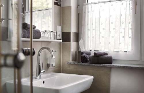 Laurenburg House | Eco-Friendly Retreat at Haus Am Fluss - Rated 9.6/10!