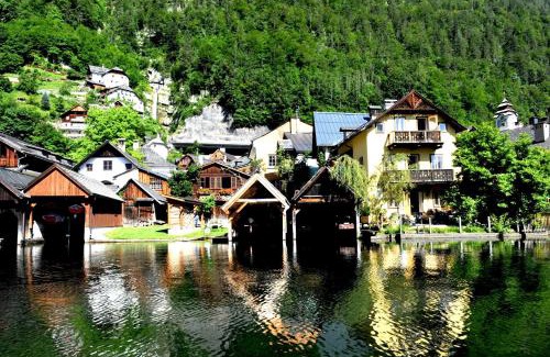 Hallstatt House | Historic Haus am Hof by the Lake with Balcony & Family Focus