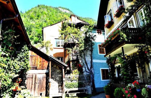 Hallstatt House | Historic Haus am Hof by the Lake with Balcony & Family Focus
