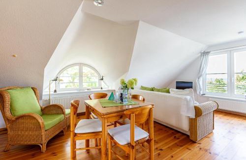 Ostseebad Ahrenshoop Apartment | Guest Rated 9/10 - Haus am Hohen Ufer Family Retreat