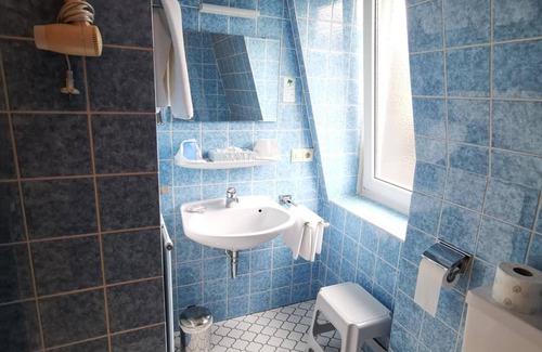 Bad Steben Hotel | Guest Rated 9.6 - Cozy Stay at Haus am Kurpark with Breakfast