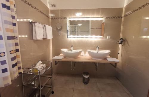 Bad Steben Hotel | Welcoming Haus am Kurpark Hotel Garni with Great Amenities