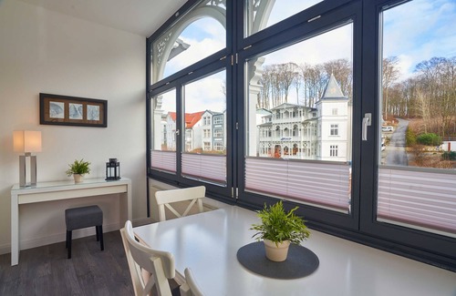 Sellin Apartment | Cozy House by the Sea with Ocean View & Pet-Friendly Space