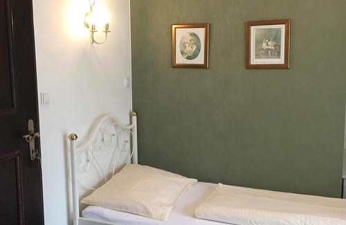 Leopoldskron-Moos Bed & Breakfast | Discover Haus am Moos: Oceanfront Retreat with Pool