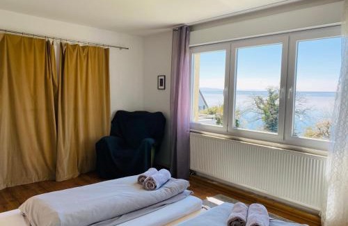 Hagnau Apartment | Charming Haus am See: Family-Friendly Retreat with High Ratings