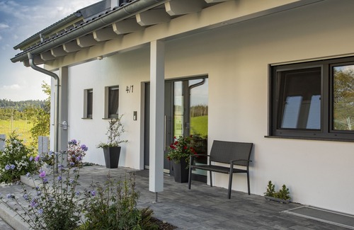 Neukirch Apartment | Experience the Magic of Haus am See - FeWo Baurn-Suite