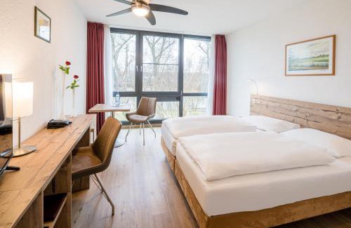 Furstenwalde/Spree Hotel | Discover Haus am Spreebogen: Pet-Friendly Oceanfront Retreat