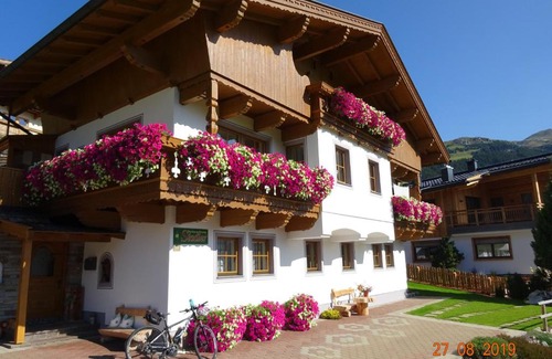 Vorderlanersbach Apartment | Discover Haus Anna: Family-Friendly with Kitchen Access