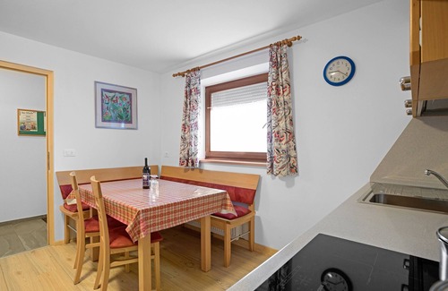 Valdaora di Sopra Apartment | Haus Aue - Apartment 3 with Mountain View & Spa Amenities