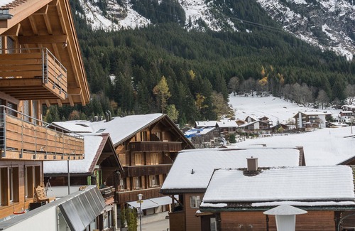 Wengen House | Haus Bel Air: Pet-Friendly Haven with Top-Notch Amenities