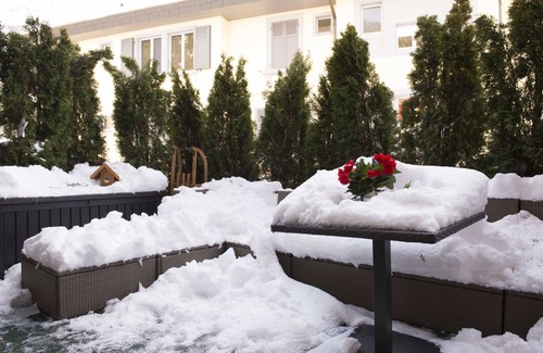 Wengen House | Haus Bel Air: Pet-Friendly Haven with Top-Notch Amenities