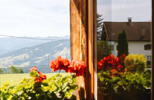 Doren Apartment | Discover Haus Berchtold: Pet Friendly with Ocean Views