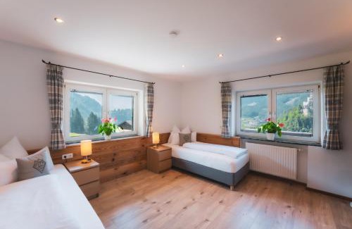 Pfarrwerfen Apartment | Haus Biechl: Scenic Views of Hohenwerfen Castle Await