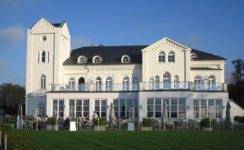 Heiligendamm Apartment | Relaxing Haus Bischofsstab - Oceanfront Retreat by the Sea
