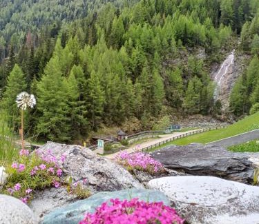 Kals am Grossglockner House | Experience Haus Dabaklamm: Top-Rated Getaway with Hot Tub