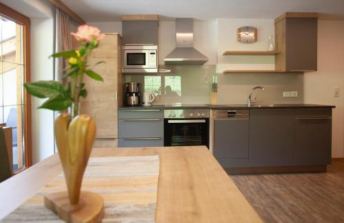 Kals am Grossglockner House | Experience Haus Dabaklamm: Top-Rated Getaway with Hot Tub