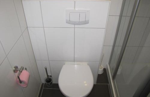 Warwerort Apartment | Pet-Friendly Haus-Deichläufer with Ocean Views and Kitchen