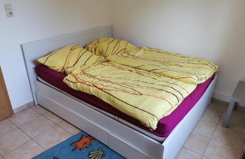 Warwerort Apartment | Pet-Friendly Haus-Deichläufer with Ocean Views and Kitchen