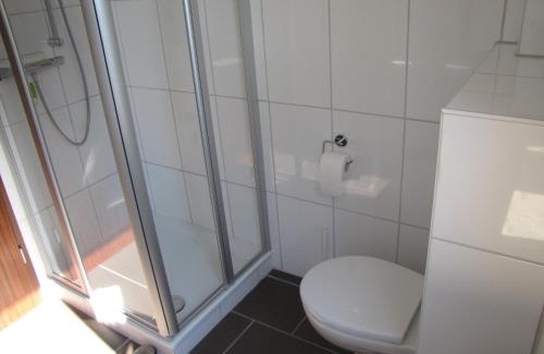 Warwerort Apartment | Pet-Friendly Haus-Deichläufer with Ocean Views and Kitchen