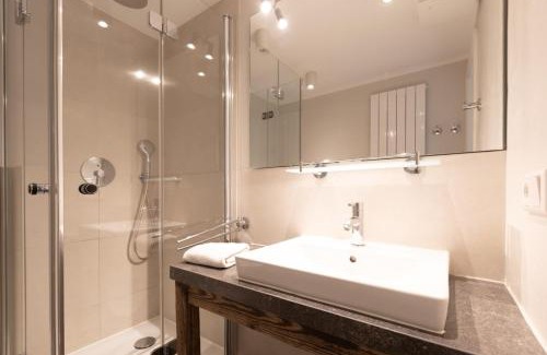 Loog Apartment | Oceanfront Oasis at Haus Delft Baoule – 4-Star Retreat