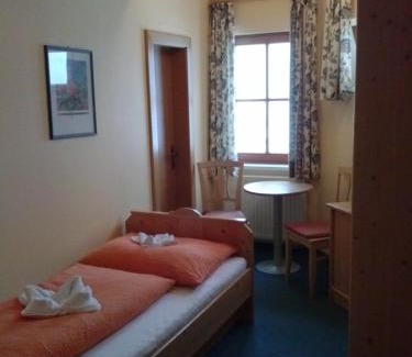 Gosau Hotel | Discover Haus der Begegnung: Pet-Friendly Comfort Awaits
