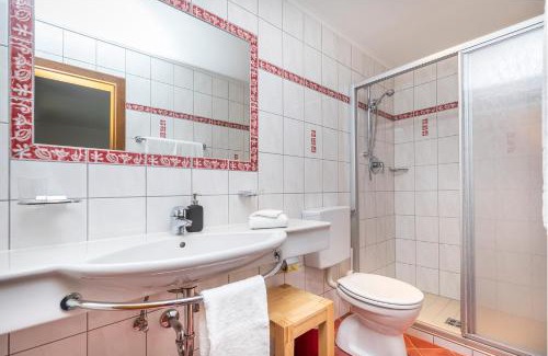 Flachau Bed & Breakfast | Discover Haus Deutinger: Pet-Friendly with Family Amenities