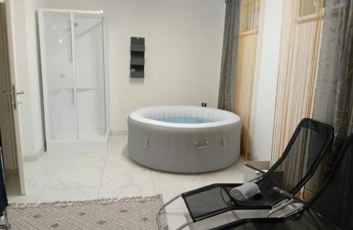 Guntramsdorf House | Discover Haus Eichkogel in Guntramsdorf: Pool & Spa Retreat