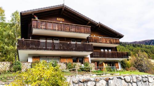 Blitzingen Apartment | Blitzingen's Gomerblick: Family-Friendly Retreat Rated 9.6