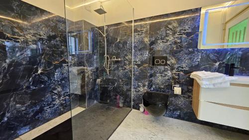 Halle Apartment | Garden Retreat: Family & Pet-Friendly Getaway Awaits