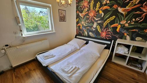 Halle Apartment | Garden Retreat: Family & Pet-Friendly Getaway Awaits