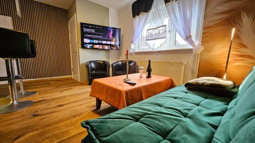 Halle Apartment | Garden Retreat: Family & Pet-Friendly Getaway Awaits