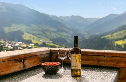 Alpbach Apartment | Welcoming Haus Fernwald: Pet & Child-Friendly Retreat