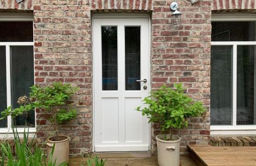 Hueckelhoven Apartment | Pet-Friendly Haus Finchen - Alte Näherei with Top Guest Rating