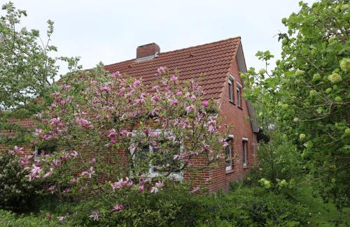Rysum House | Discover Haus Flieder: Pet-Friendly Retreat for Families