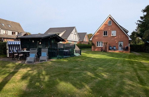 Alkersum Apartment | Discover Haus Friesenglück: Family-Friendly Stay Awaits