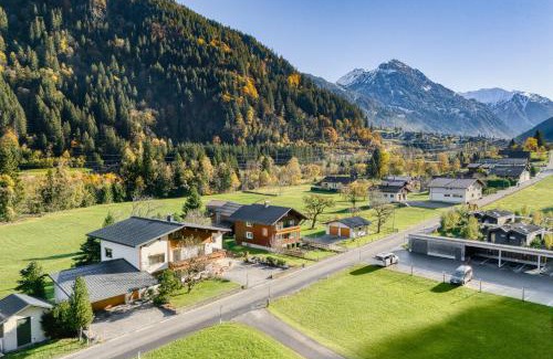 Sankt Gallenkirch Apartment | Beautiful 3-Bedroom Apartment with Balcony - Galgenul