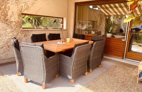 Mellrichstadt House | Discover Haus Gert: Oceanfront Retreat with Pet-Friendly Perks