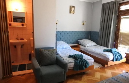 Harkany House | Top-Rated Haus Gizella: Family-Friendly with Hot Tub & Kitchen